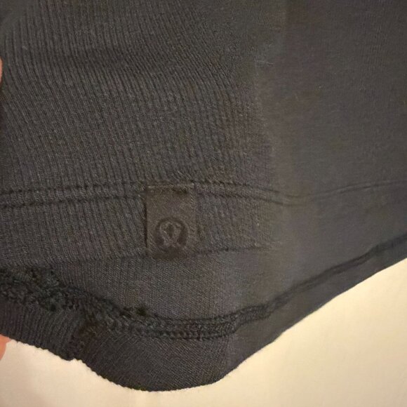 NEW WITH TAGS LULULEMON BLACK HOLD TIGHT HENLEY TANK SZ 12 SOFT - Picture 5 of 5